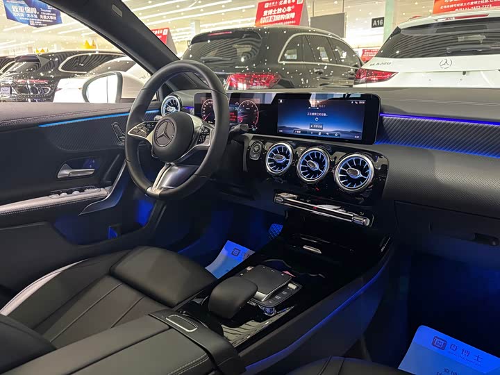 Фото 8 - Mercedes-Benz A-Class