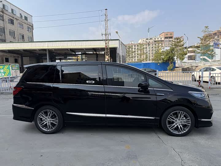 Фото 2 - Honda Elysion