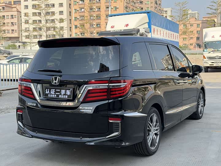 Фото 3 - Honda Elysion