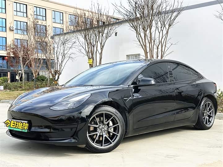 Фото 1 - Tesla Model 3