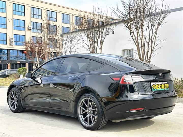 Фото 6 - Tesla Model 3