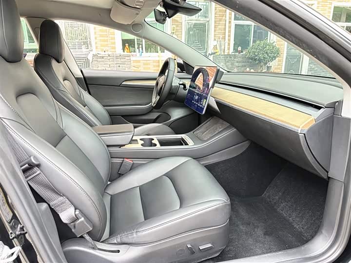 Фото 9 - Tesla Model 3