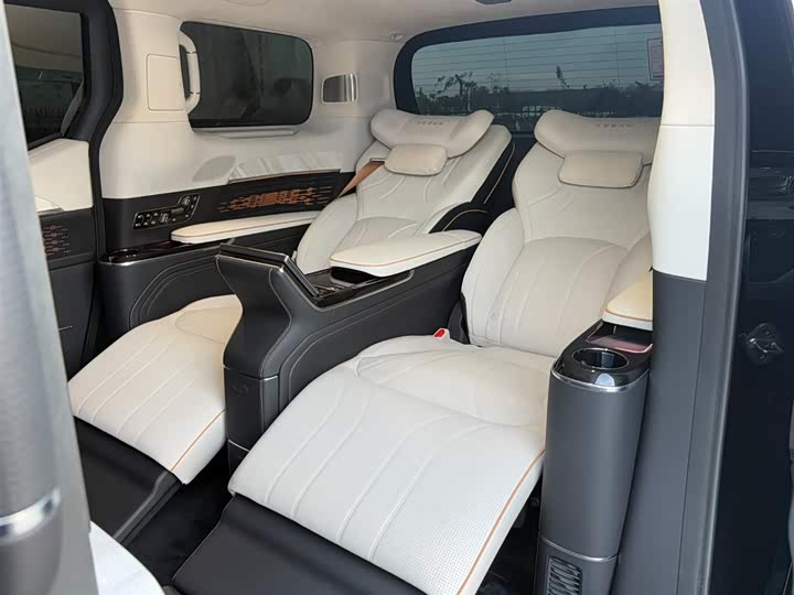 Фото 8 - Zeekr 009