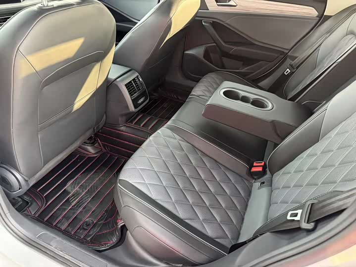 Фото 8 - Volkswagen Sagitar L