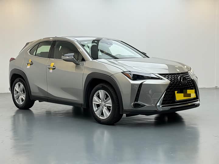 Фото 3 - Lexus UX