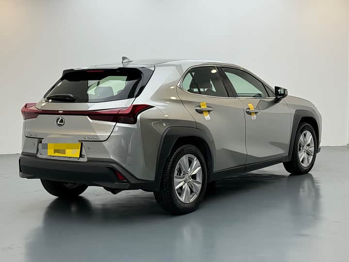 Фото 6 - Lexus UX