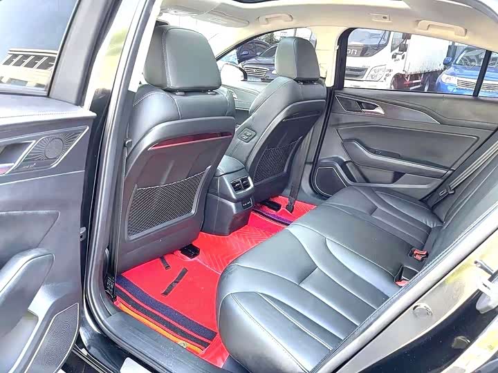 Фото 8 - Hongqi H5