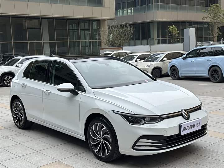 Фото 3 - Volkswagen Golf