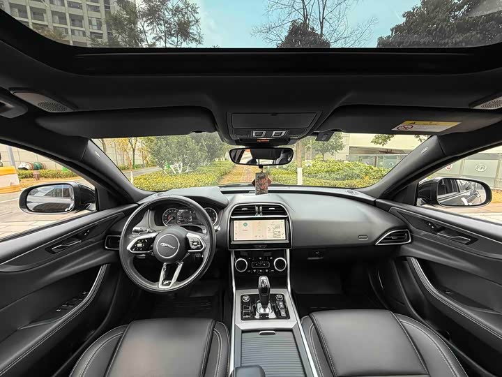 Фото 5 - Jaguar XE L