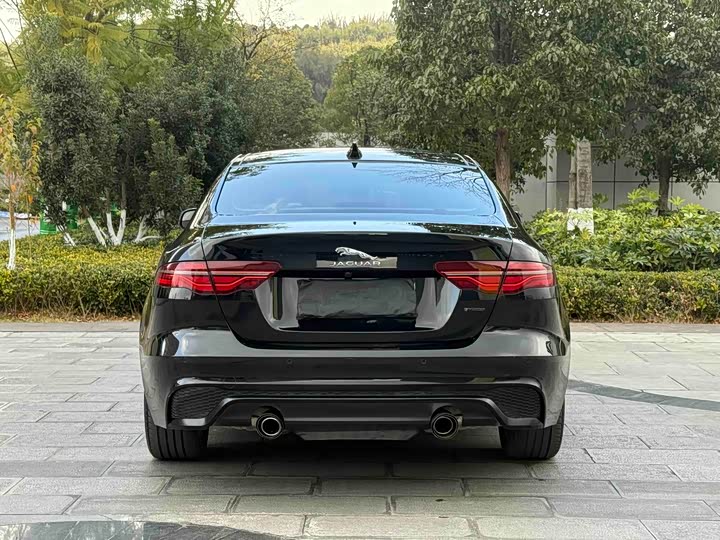 Фото 8 - Jaguar XE L