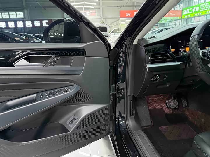 Фото 9 - Volkswagen Passat