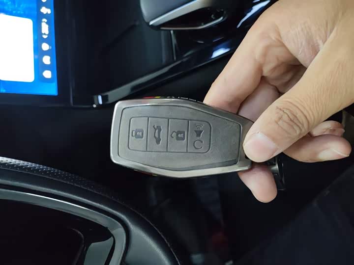 Фото 9 - Geely Atlas