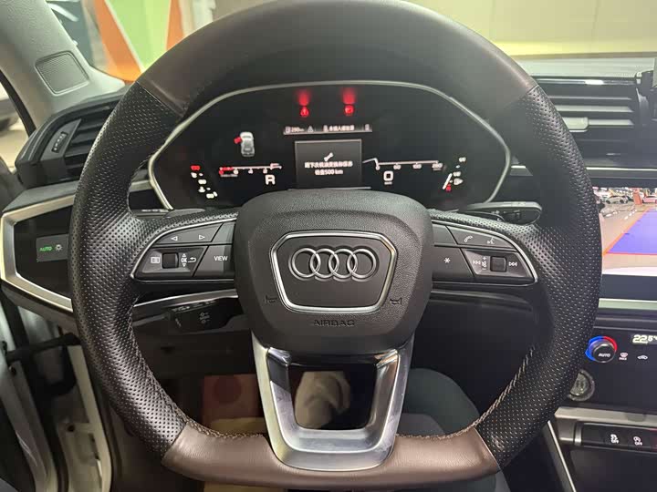 Фото 8 - Audi Q3