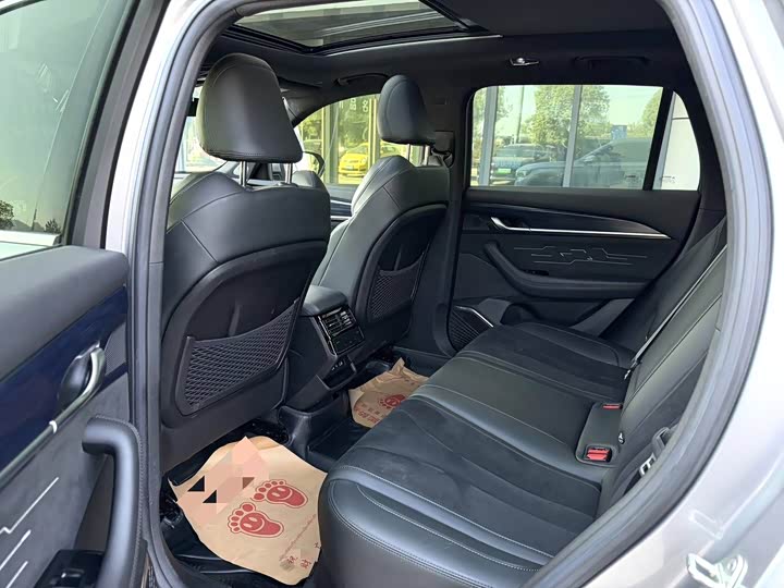 Фото 8 - Geely Monjaro