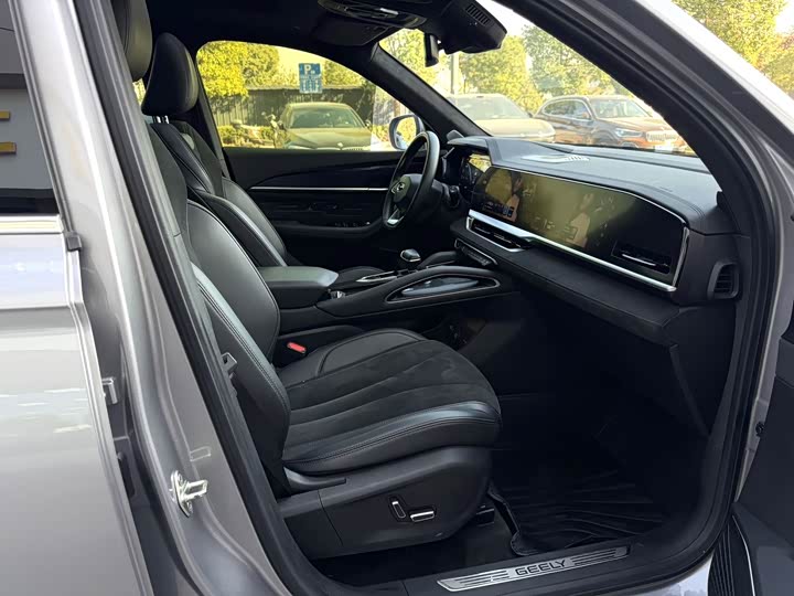 Фото 9 - Geely Monjaro