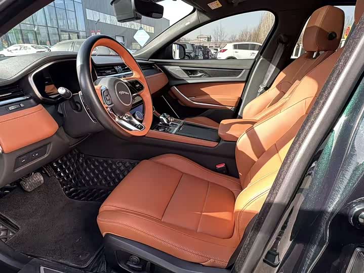 Фото 4 - Jaguar XF L