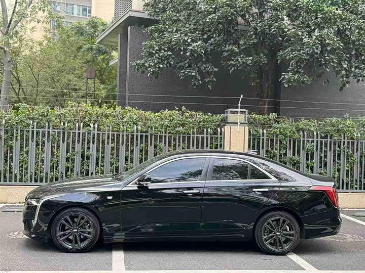 Фото 2 - Cadillac CT4