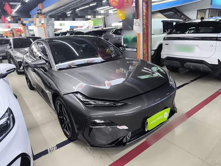 Фото 4 - Geely Galaxy E8