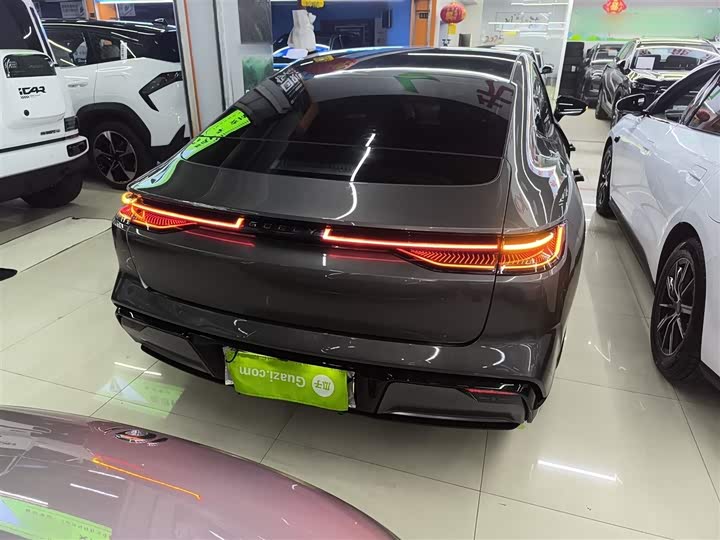 Фото 6 - Geely Galaxy E8