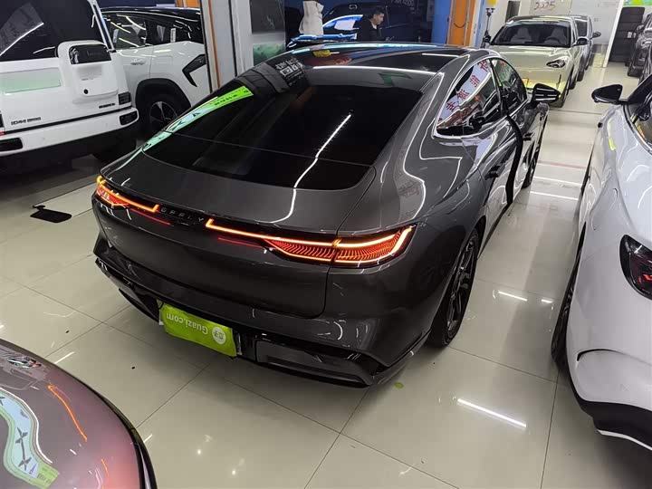 Фото 7 - Geely Galaxy E8