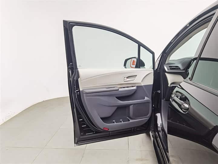 Фото 8 - Toyota Sienna