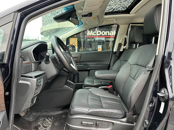 Фото 4 - Honda Odyssey