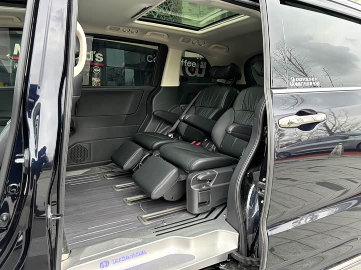 Фото 6 - Honda Odyssey