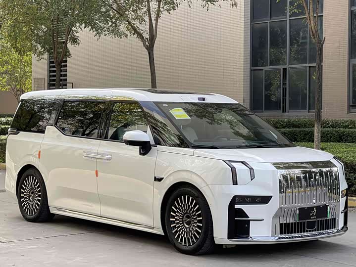 Фото 3 - Zeekr 009