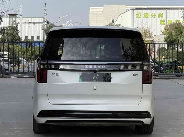 Фото 5 - Zeekr 009