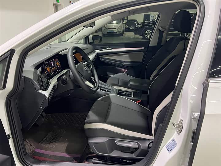 Фото 8 - Volkswagen Golf