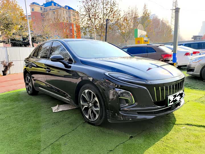 Фото 1 - Hongqi E-QM5