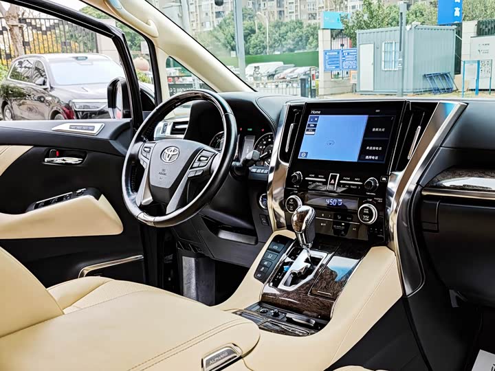 Фото 5 - Toyota Alphard