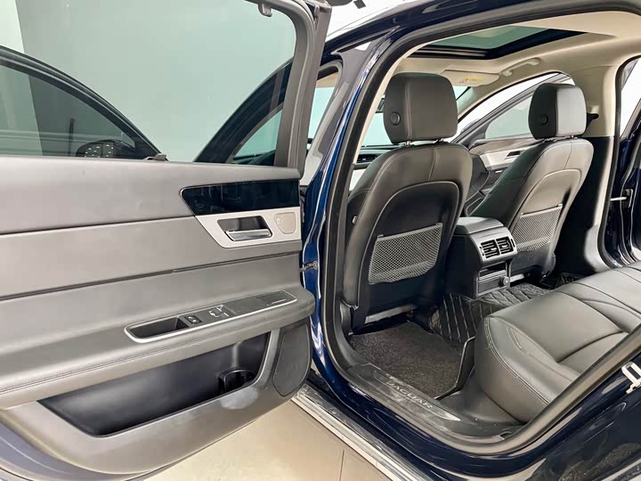 Фото 9 - Jaguar XF L
