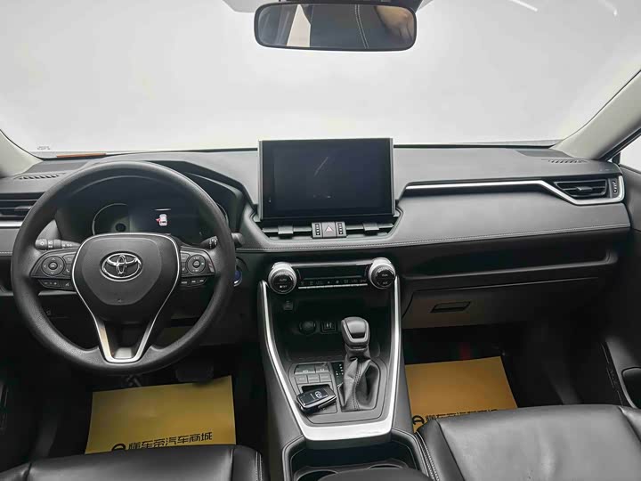 Фото 4 - Toyota RAV4