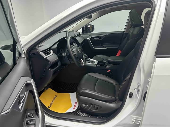 Фото 5 - Toyota RAV4