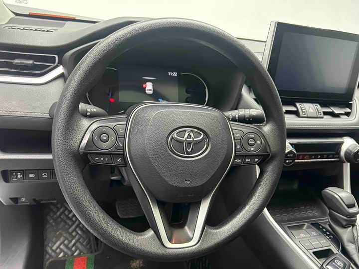 Фото 9 - Toyota RAV4