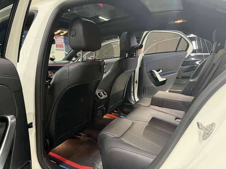 Фото 8 - Mercedes-Benz A-Class