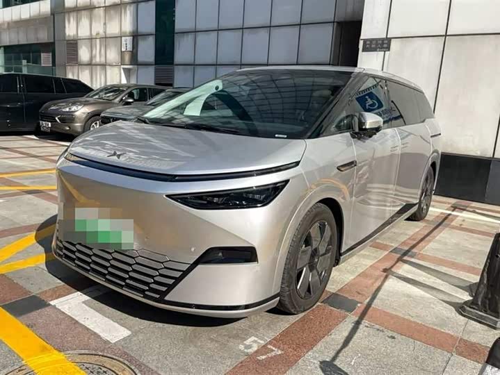 Фото 1 - XPeng X9