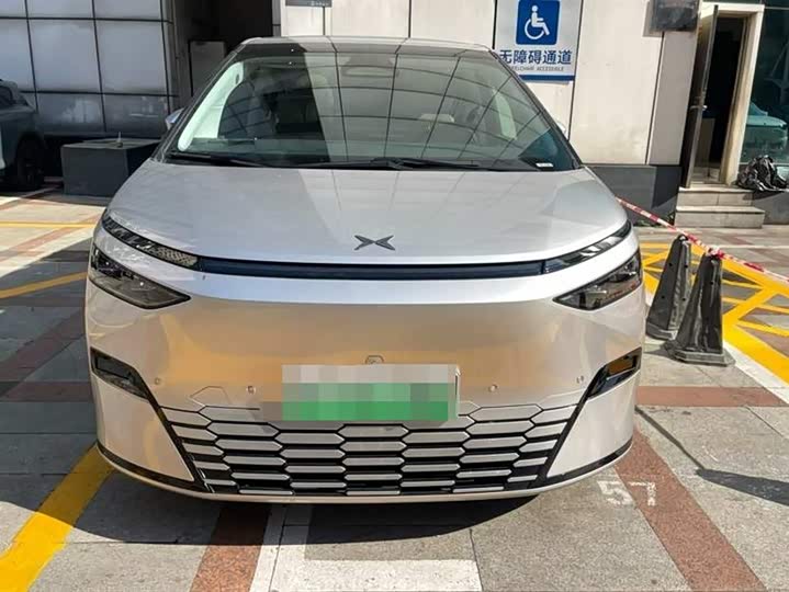 Фото 2 - XPeng X9