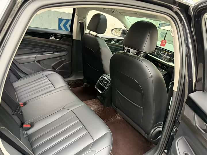 Фото 9 - Volkswagen Passat