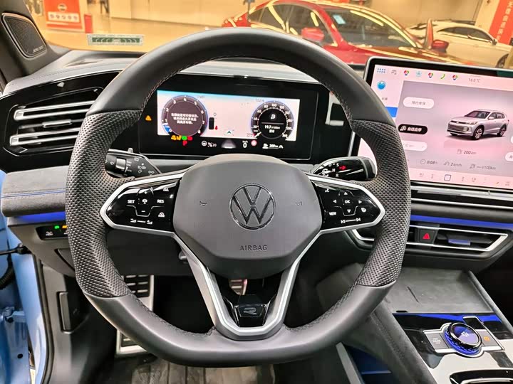 Фото 8 - Volkswagen Tiguan L Pro