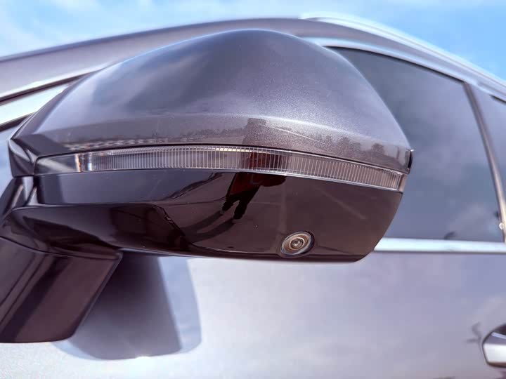 Фото 8 - LiXiang One