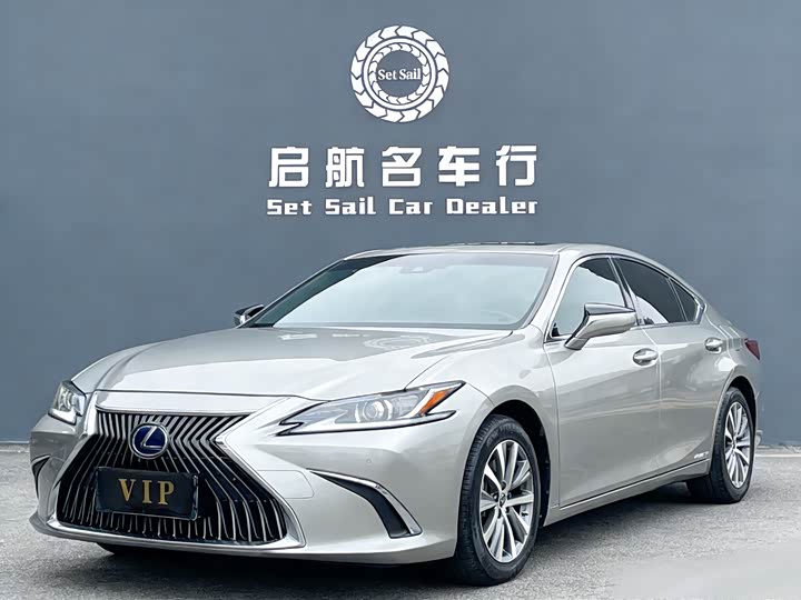 Фото 1 - Lexus ES