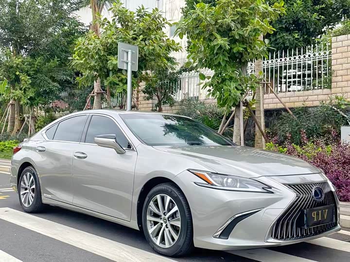 Фото 2 - Lexus ES