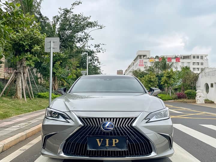 Фото 3 - Lexus ES