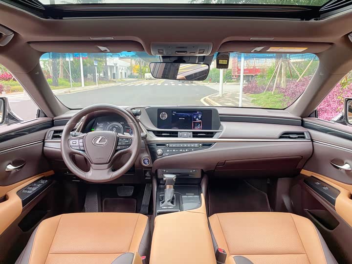 Фото 6 - Lexus ES