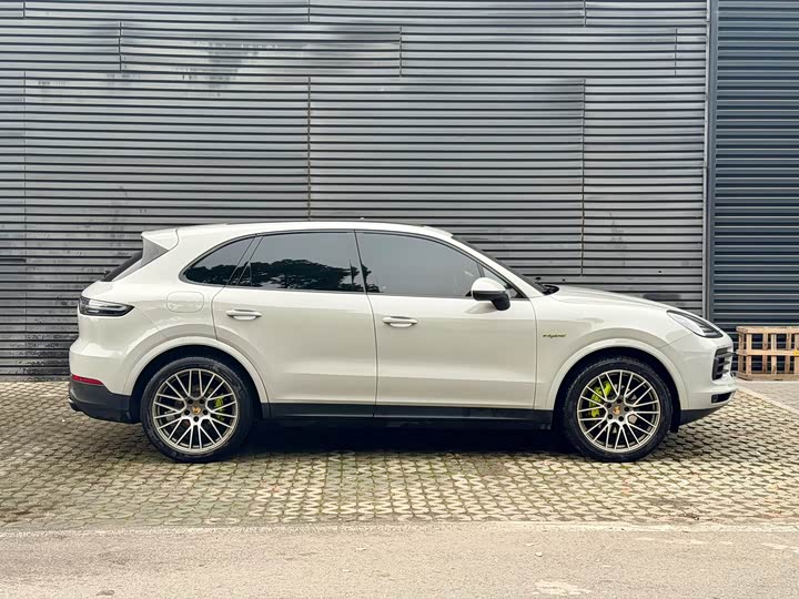 Фото 2 - Porsche Cayenne Hybrid