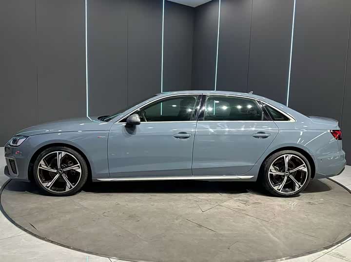 Фото 4 - Audi A4L