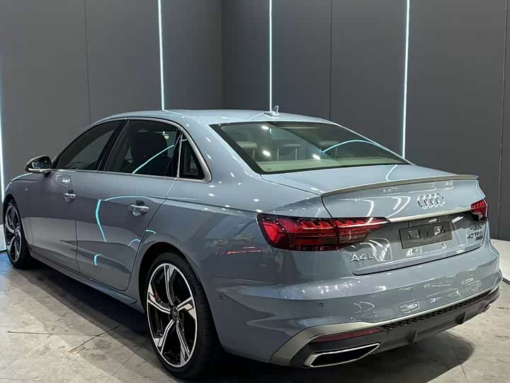 Фото 8 - Audi A4L
