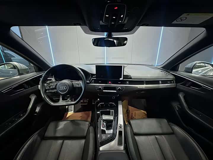 Фото 9 - Audi A4L